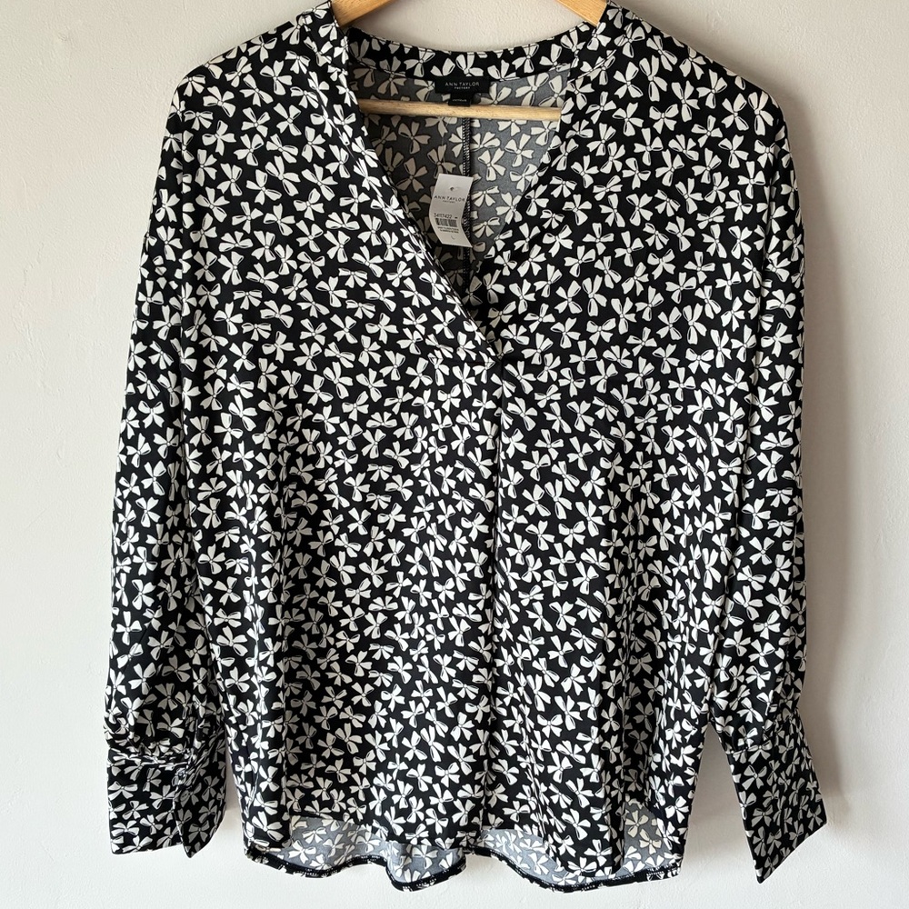 Ann Taylor Black and White Bow Patterned Blouse